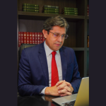 Márcio Coutinho analisa os desafios entre controle público e excesso de burocracia nas campanhas.