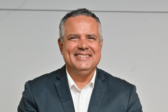 O controle de escopo é decisivo para evitar impactos no prazo em projetos de infraestrutura, como ressalta Elmar Juan Passos Varjão Bomfim.